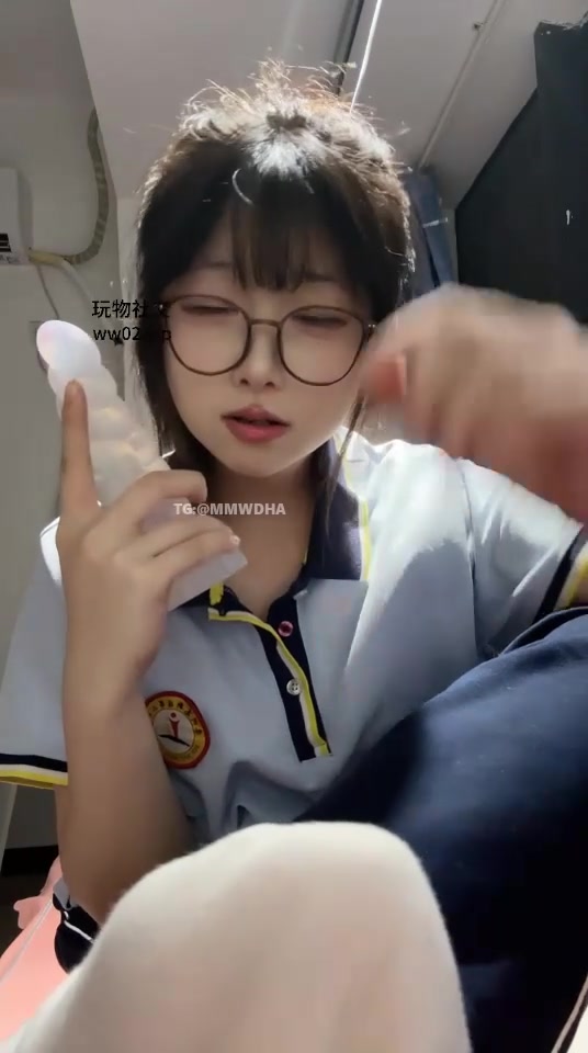 葱宝S 第一视角 白袜 假阳具 手势调教 羞辱 白眼