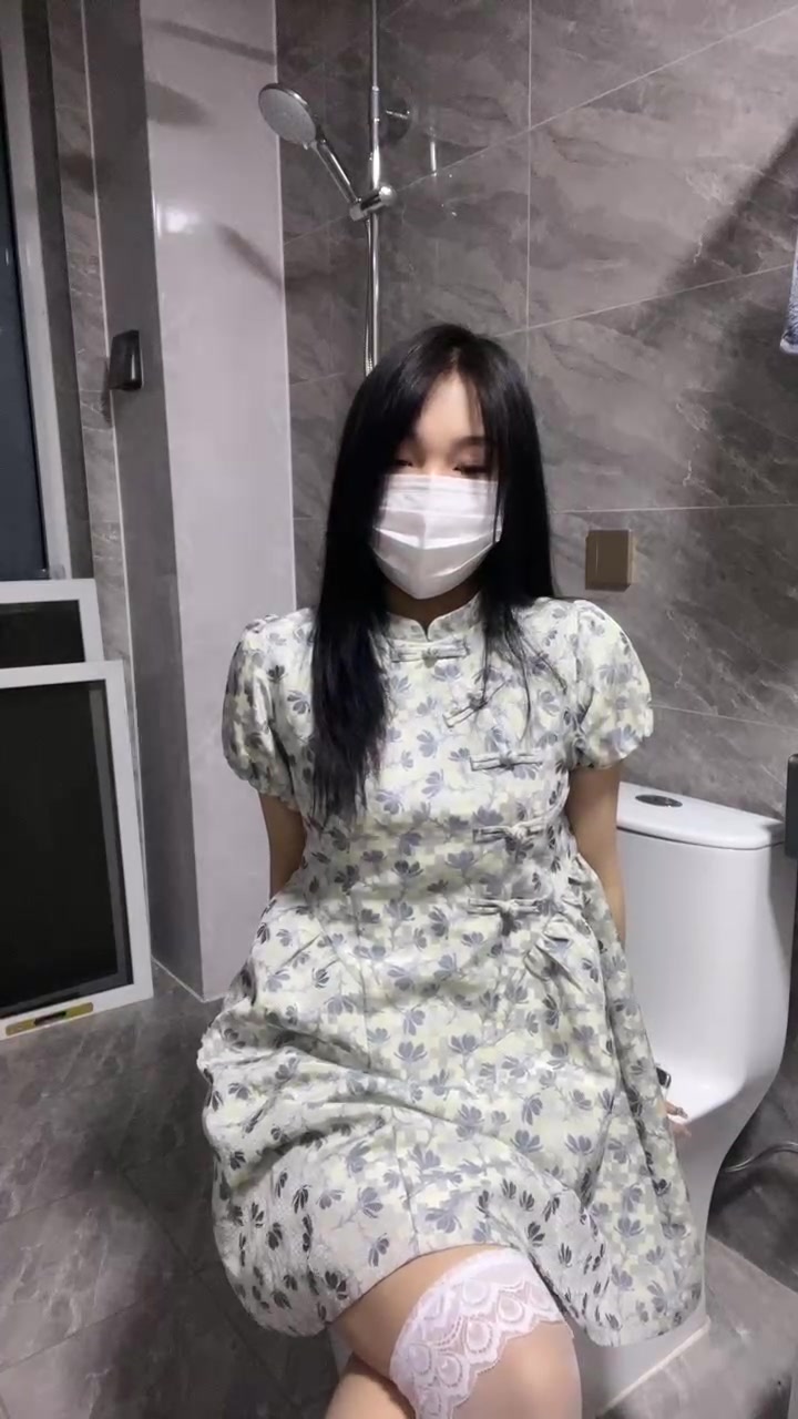 小x大王 厕所 花裙 第一视角