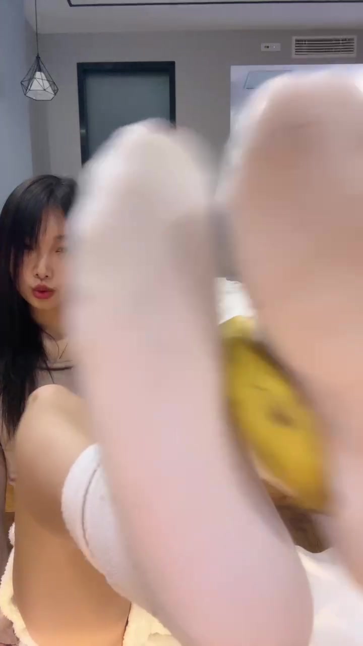 小x大王 裸足 踩踏 倒计时 手势 第一视角
