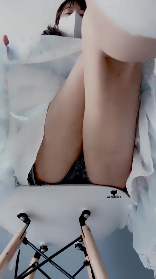 奶味小仙女 踩脸 白丝 语言羞辱 第一视角