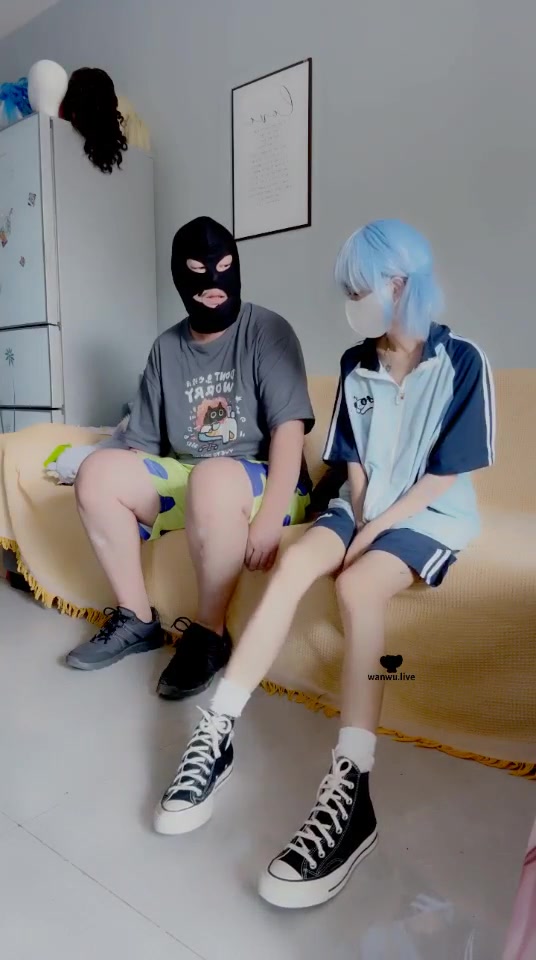 奶味小仙女 cos 调教男m 踩脸 舔脚