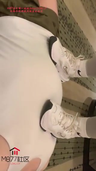维妮s 调教男m 骑马坐脸踩踏夹头 羞辱 足交 (18)