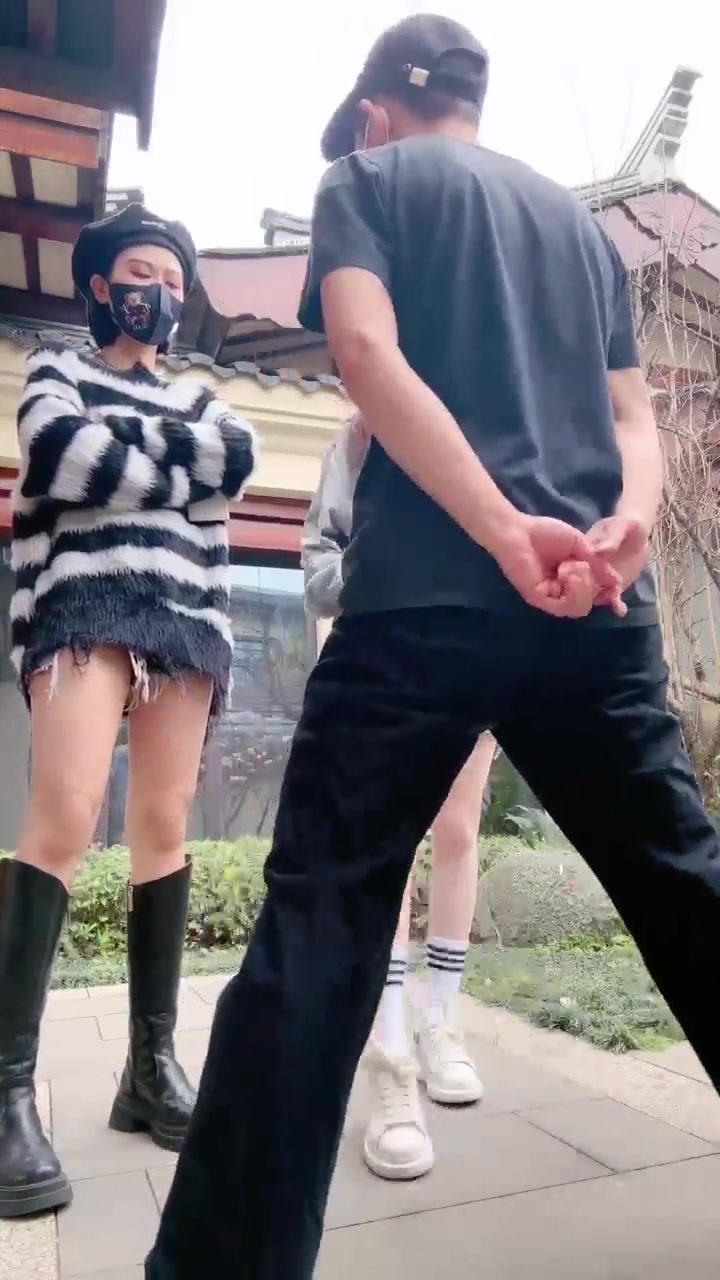 维妮s 调教男m 骑马坐脸踩踏夹头 羞辱 足交 (15)