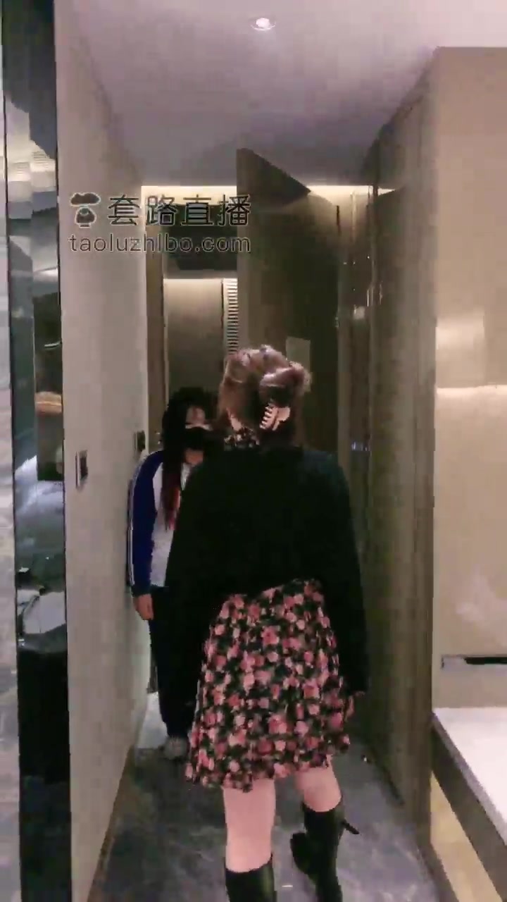 维妮s 调教男m 骑马坐脸踩踏夹头 羞辱 足交 (40)