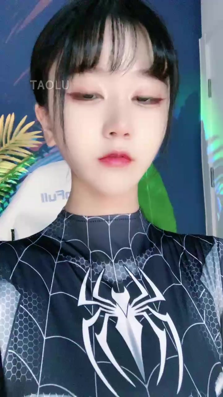 维妮大人 维妮s 蜘蛛侠cos 第一视角 语言羞辱 手势指挥 倒计时 中指 套路直播   (9)