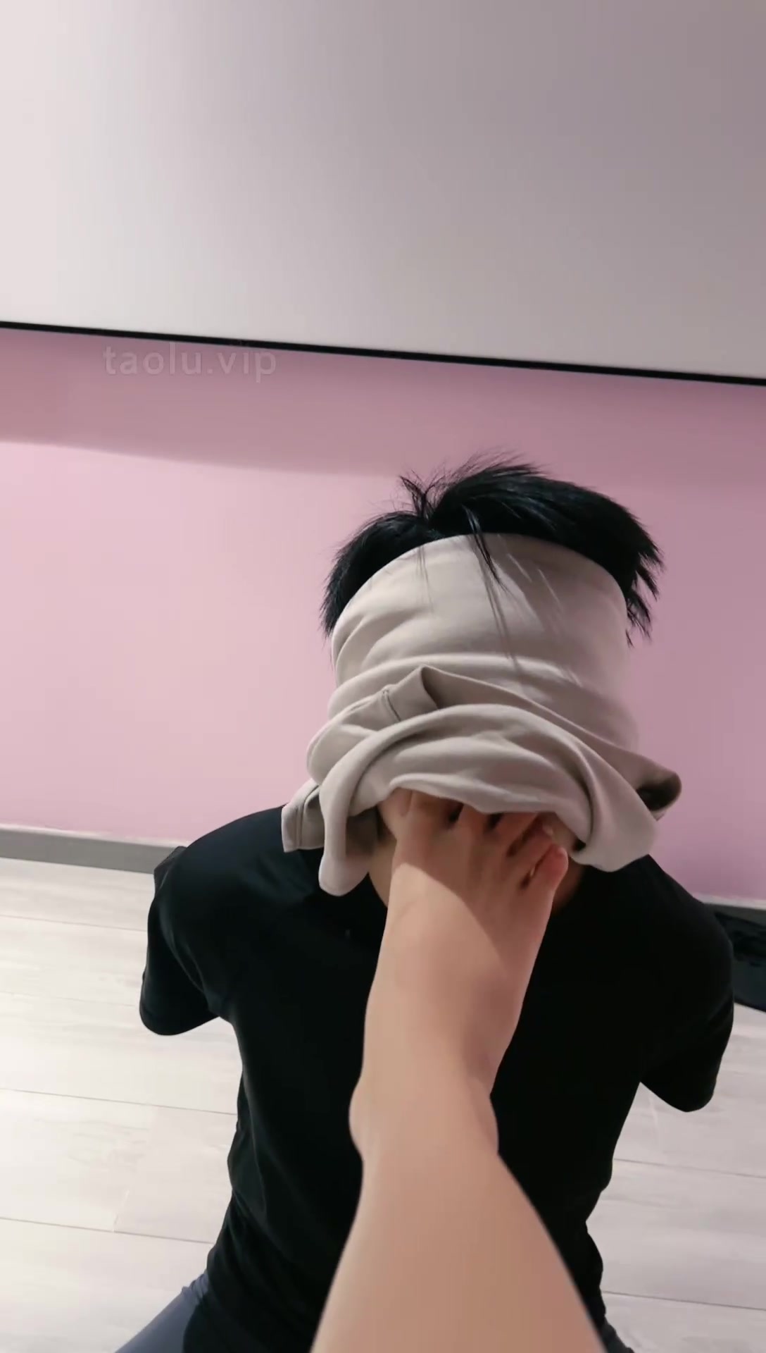 娇娇很病娇S 套路直播 调教男m 踩踏 舔脚 隔裤足踩 (4)