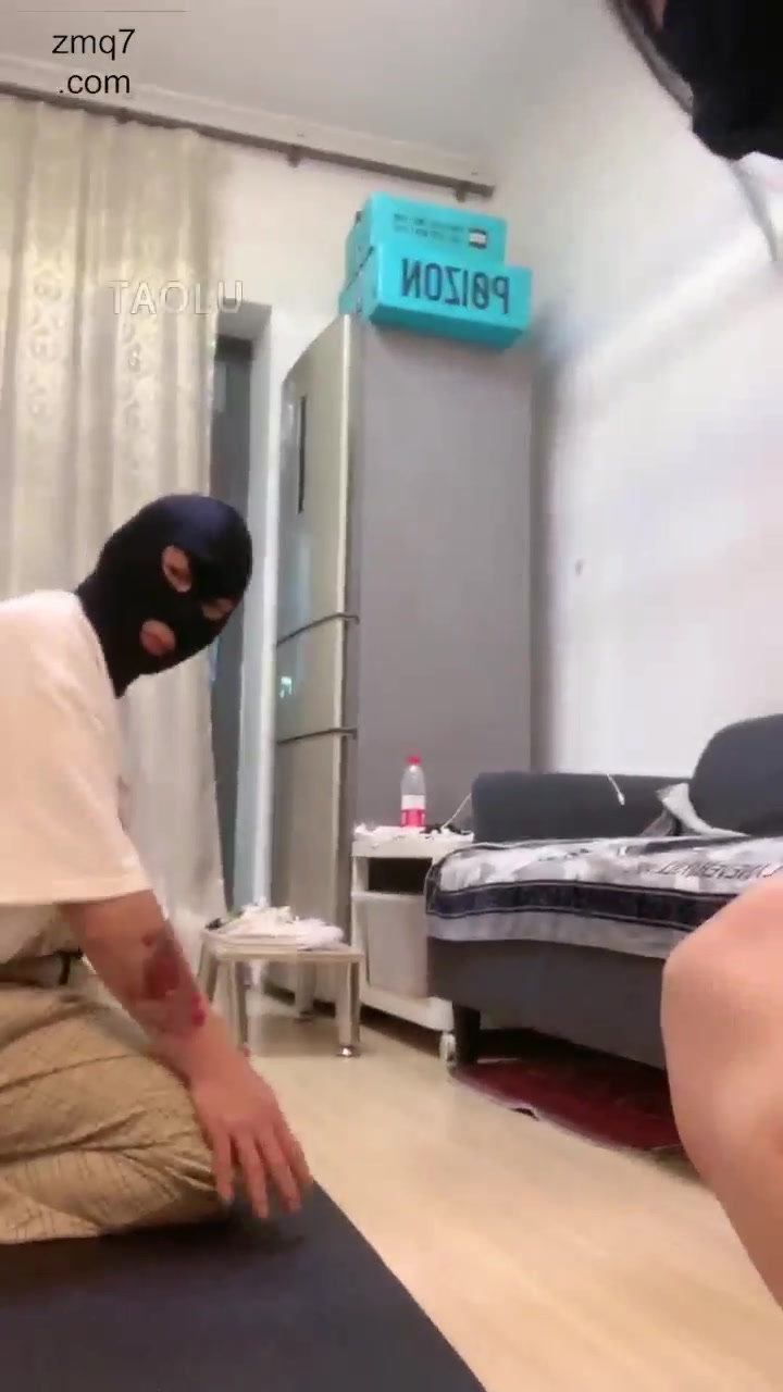 暴力美学 国产 套路 圈养 仰视 耳光 踩踏 鞭打 骑马 帆布鞋 舔鞋 闻鞋