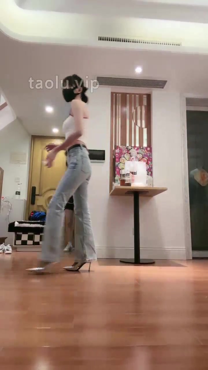 暴力美学 剧情 双女王调教素人男友