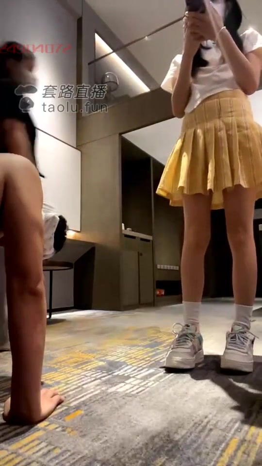 阿月S 套路直播 调教男m 踩踏舔脚 (5)