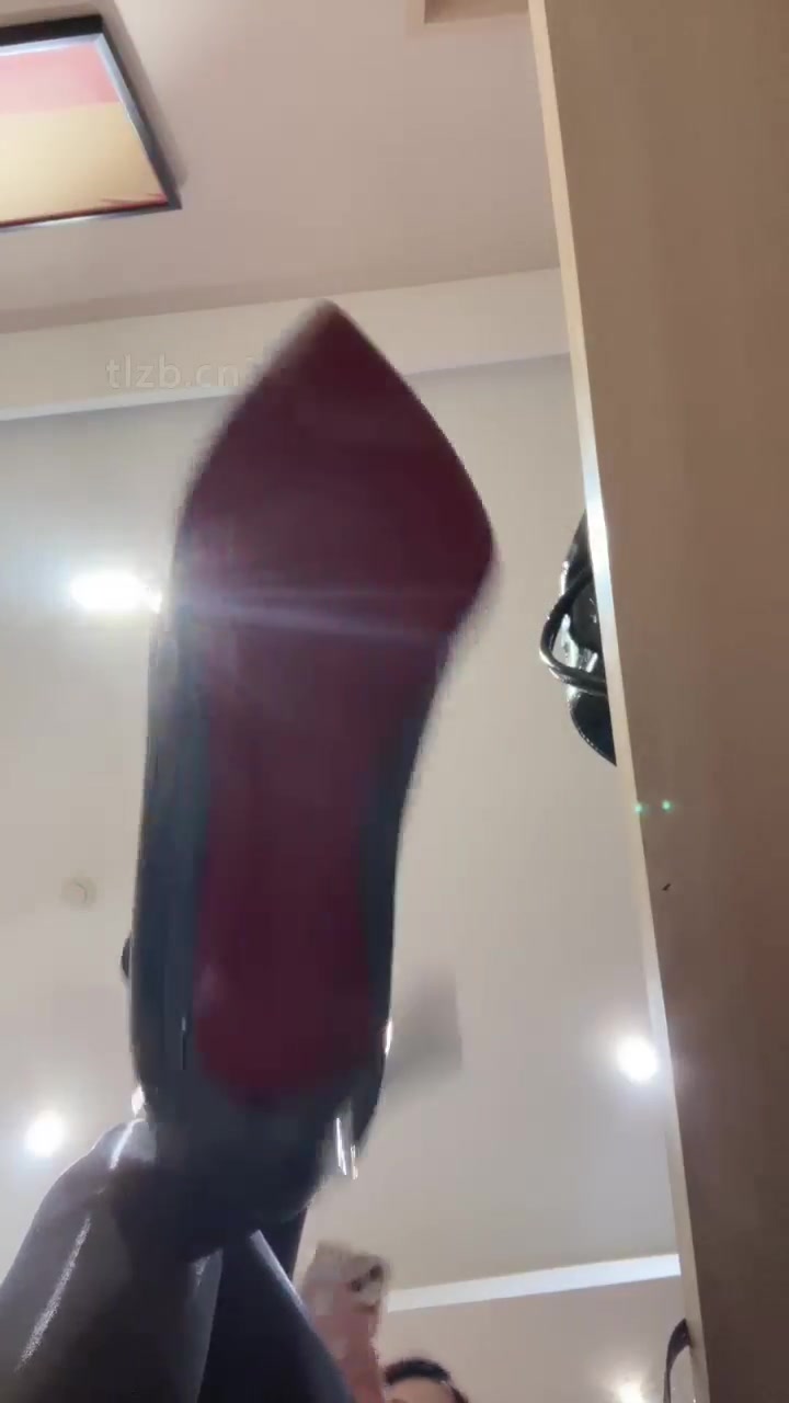 阿月S 套路直播 调教男m 踩踏舔脚 (44)