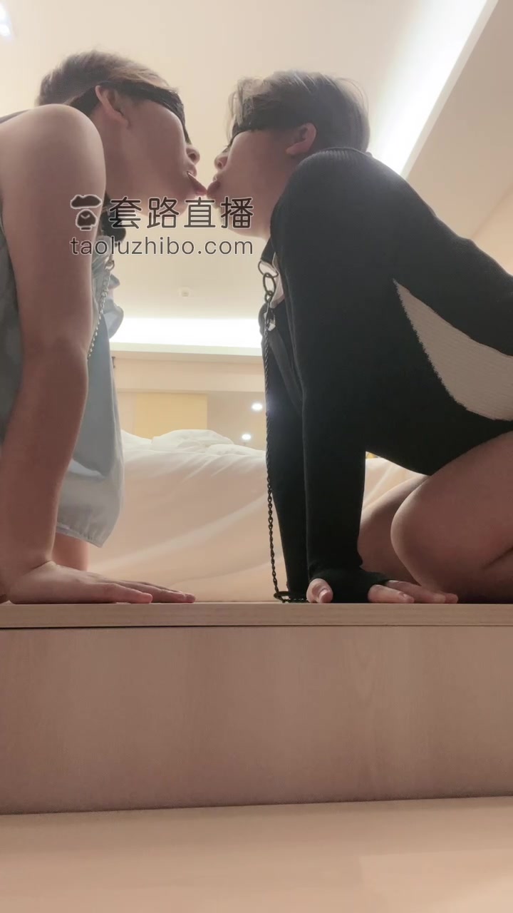 阿月S 套路直播 调教男m 踩踏舔脚 (31)