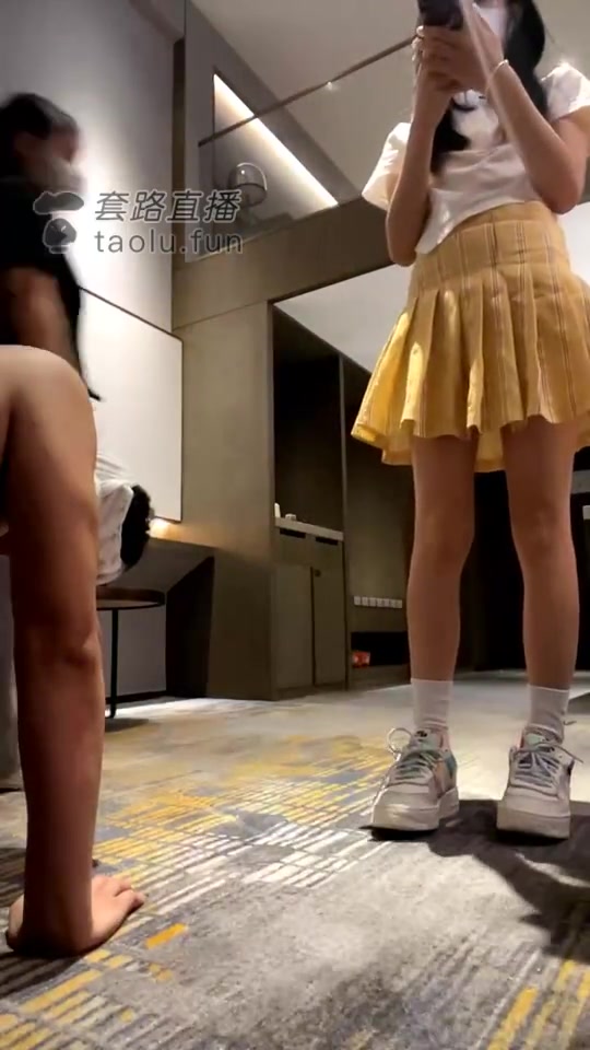 阿月S 套路直播 调教男m 踩踏舔脚 (66)
