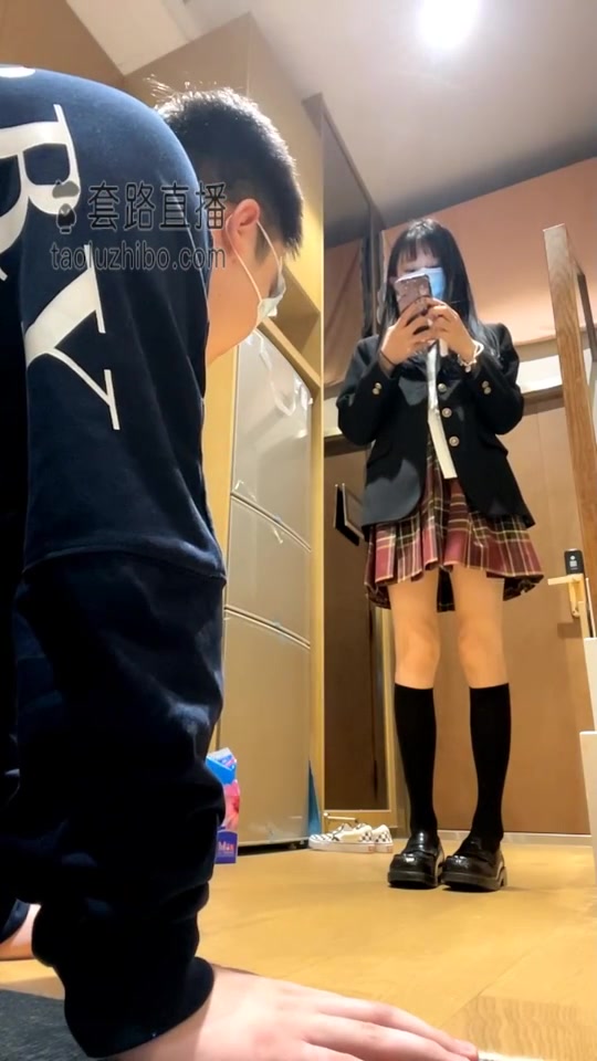阿月S 套路直播 调教男m 踩踏舔脚 (86)