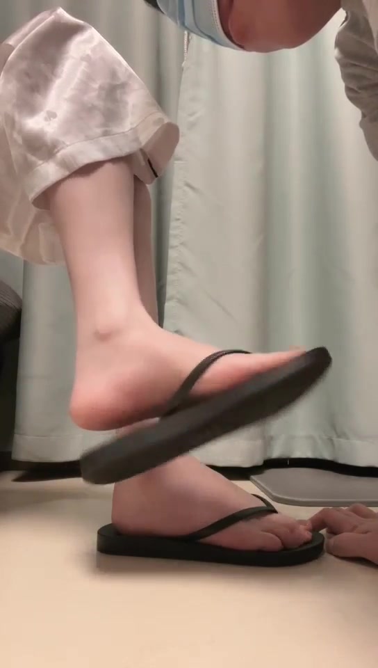 阿月S 套路直播 调教男m 踩踏舔脚 (99)