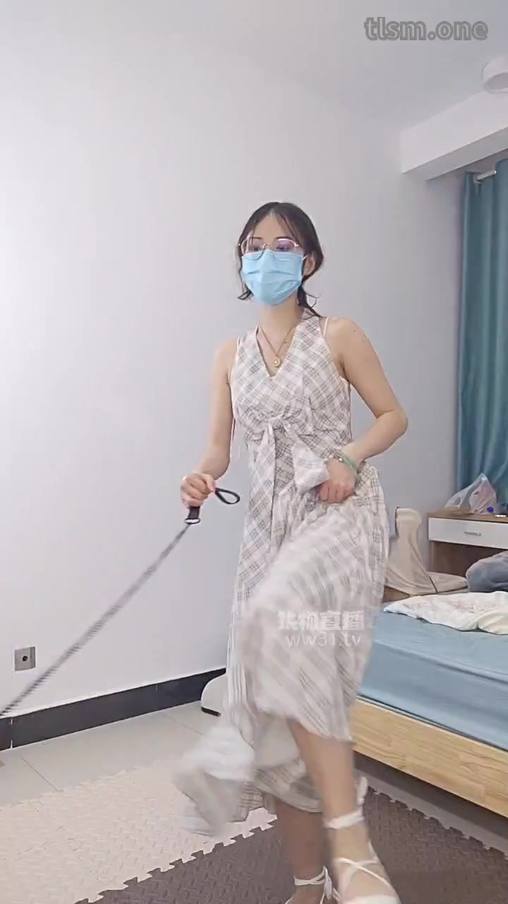 一点点s 玩物直播 下课贱狗伺候给主人新鞋