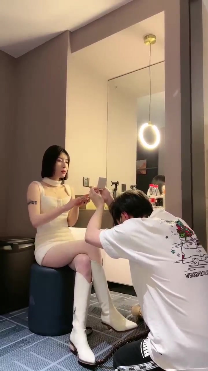 简一S 套路直播 长腿美女调教男m集 (8)