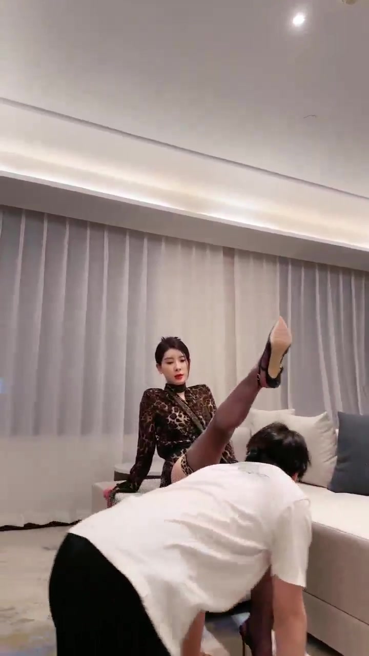 简一S 套路直播 长腿美女调教男m集 (30)